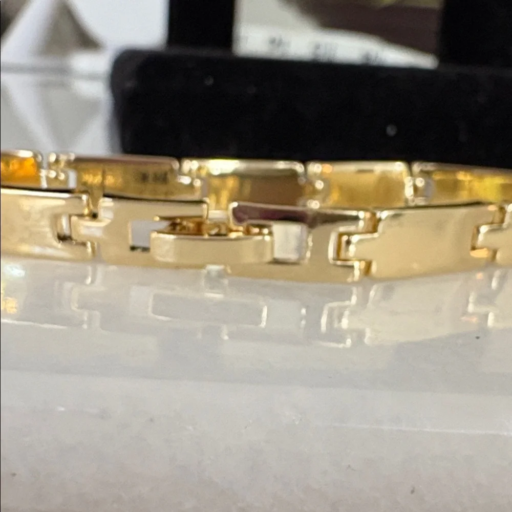 ✨NEW Real Gold Plated Hinged Bracelet High End Large 8”